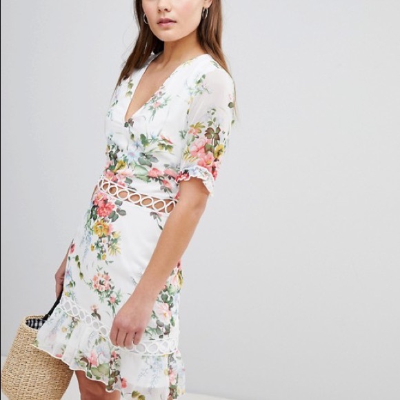 parisian Dresses & Skirts - Short sleeve floral mini dress